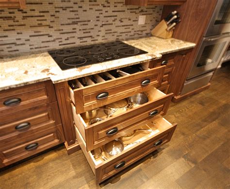 Under Cooktop Drawers With A Utensil Organizer Directly Underneath
