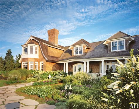 21 Beautiful And Beachy Shingle Style Homes Photos Architectural Digest