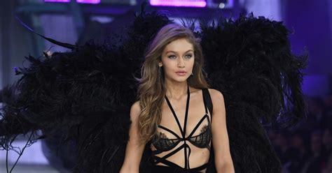 Gigi Hadid S VS Show 2016 Runway Looks See The Photos Teen Vogue