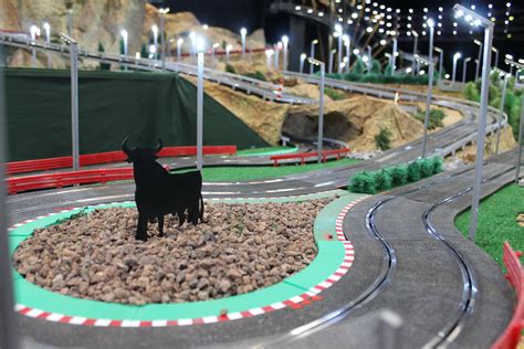 el scalextric más grande del mundo podría cerrar 225 metros de pista y 4 000 metros de cable