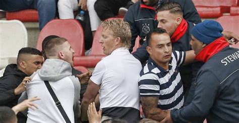 Johnson, had most of the actors throwing up, he was working them so hard. 'Heitinga nodigde hooligans uit, slappe reactie bezegelde ...