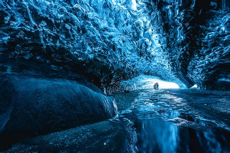 アイスランドにある 氷の洞窟 が美しいヴァトナヨークトル国立公園のスーパーブルーの絶景を見に行こう！｜トリドリ