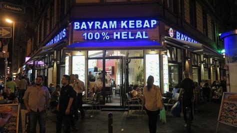 Ramazan yolcuları diyar kebap haus 78 bölüm. Turkish pizza and doner plate... mmm! - Bild von Bayram ...