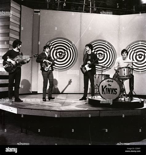 008556 The Kinks During Rehearsals For Top Of The Pops In 1964 Stock