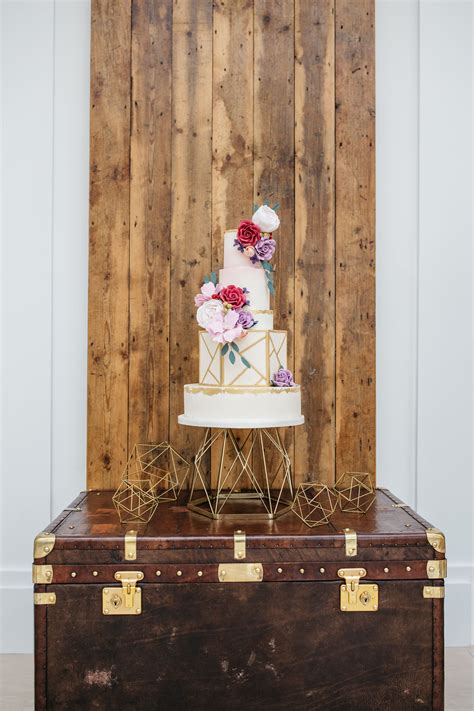 Cake Trunk And Backdrop Cake Backdrops Wedding Cake Backdrop