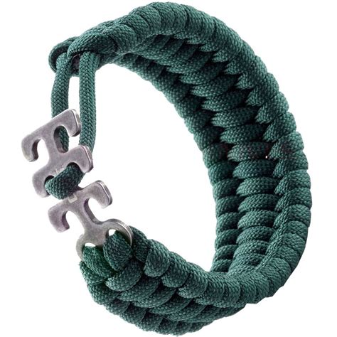 Conveniently have access to one of the most versatile survival tools with rothco's selection of paracord bracelets. Adjustable Paracord Bracelet | Camouflage.ca