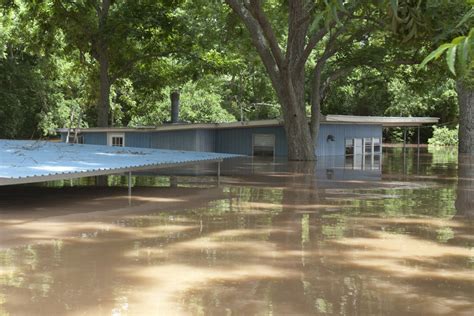Texas Brazos River Surges Houston Braces For Flooding