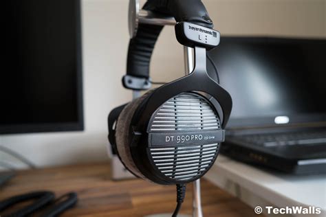 Buy locally, knowing that you're purchasing a genuine beyerdynamic product. Beyerdynamic DT 990 PRO 250-Ohm Studio Headphones Review ...