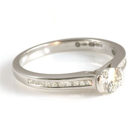 18ct White Gold Diamond Engagement Ring