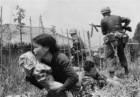 Vier millionen menschen erlitten schwere verletzungen. Vietnamkrieg-Foto: Tödlicher Kopfschuss in Saigon - DER ...