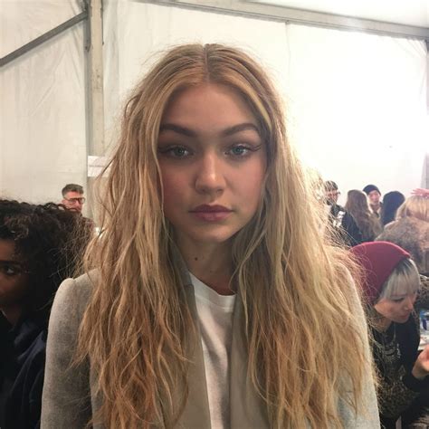 Gigi Hadid S Hair Color Highlights At Fall 2015 New York Fashion Week Glamour