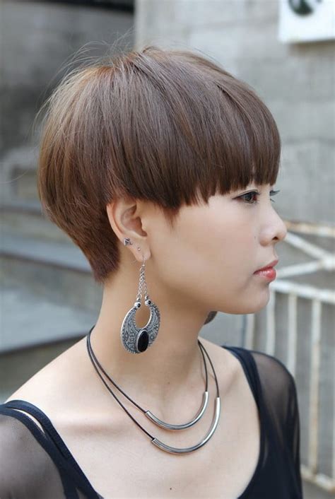 We just love all these dramatic layers. Glorious Mushroom haircut for girl 2017 - HAIRSTYLES