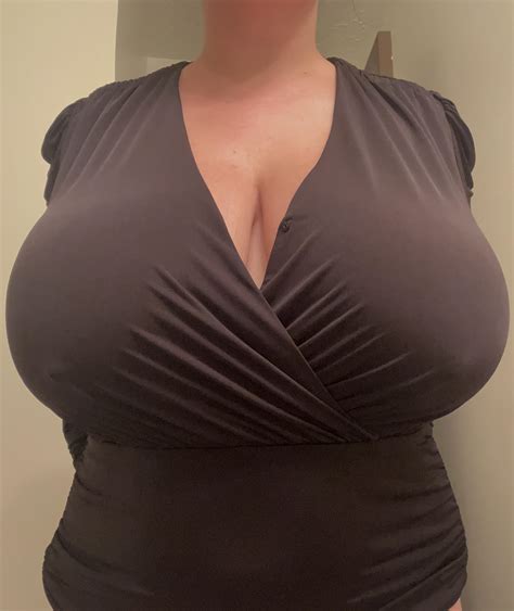 Braless And Busty R BUSTYQUEENS