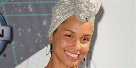 The Secret Behind Alicia Keyss No Makeup Routine Revealed Makeup