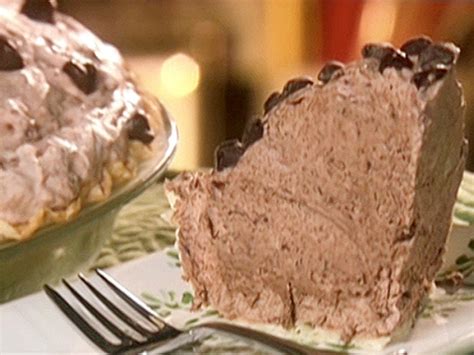 If you want a delicious and decadent chocolate cake, you have got to try paula deen's chocolate sheet cake. Paula Deen Cake Recipes: Frozen Chocolate Mousse Pie