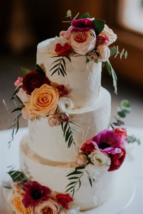 wedding cake with fresh flowers and rustic buttercream frosting fresh flower cake wedding