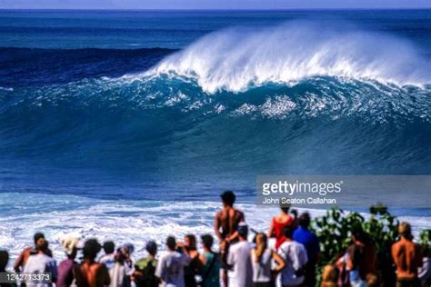 Waimea Bay Surf Photos And Premium High Res Pictures Getty Images