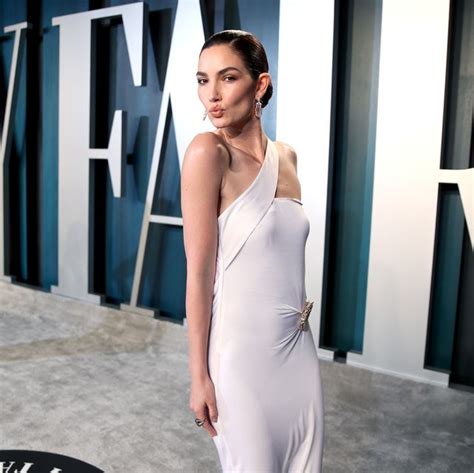 Blah blah blah covid blah blah blah trump blah blah blah winds of change blah blah blah burning down gas stations for justice blah blah blah extremely labored pivot to the social importance of movies. Every sustainable fashion choice made at the 2020 Oscars