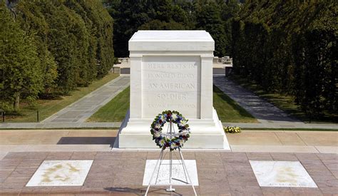 Tomb Of The Unknowns In Arlington National Cemetery Photograph By Cavan