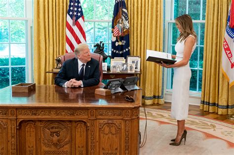 Le Ultime Uscite Di Melania Trump Senza Mascherina Le Foto Della Casa Bianca Formiche Net