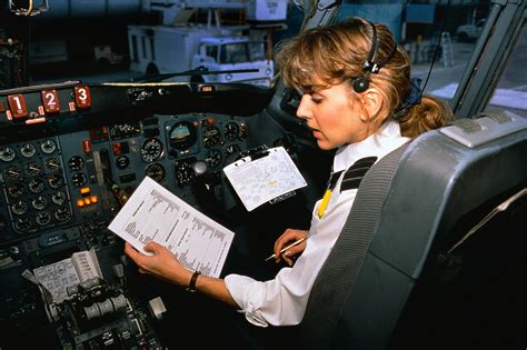Roles And Responsibilities Of An Airline Pilot Design Plane