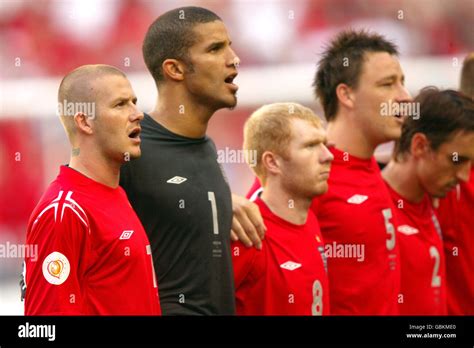 John Terry Gary Neville Line Up For The National Anthem Hi Res Stock