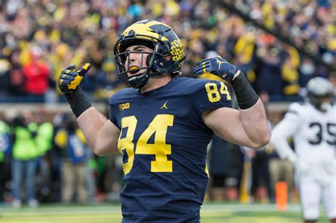 Michigan Recruiting Roundup Um Offers Three Tight Ends Maize N Brew