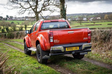 Download 2017 Isuzu D-Max Arctic Truck AT35 Review