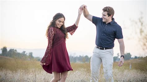 Engagement Shoot Tips Outfit Ideas Jessicaneistadt