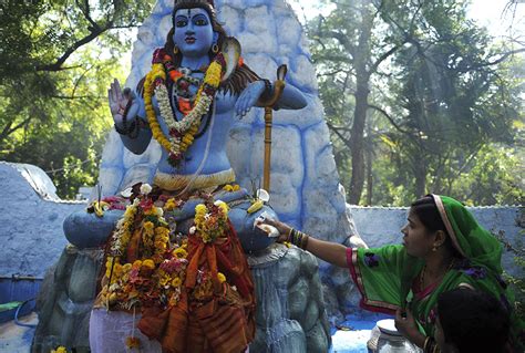 Maha shivaratri puja procedure, shivratri pujan vidhi. 21 incredible pictures of Hindus celebrating Maha ...