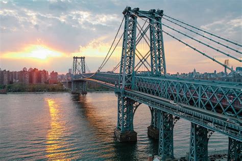 3 Puentes Colgantes Que Unen Manhattan Y Brooklyn Sobre El East River