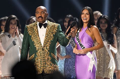 Missnews Awkward Moment Steve Harvey Messes Up At Miss Universe Pageant Again After Naming