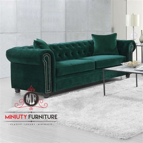 Untuk menciptakan ruang keluarga yang minimalis namun tetap memberikan suasana yang nyaman kamu bisa menerapkan warna monochrome pada ruang keluarga kamu. sofa santai cheester ruang keluarga modern | MINIUTY FURNITURE