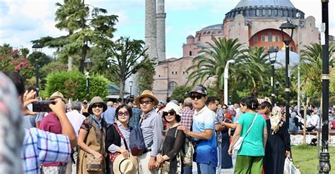 How do tourists get around in Turkey? 2