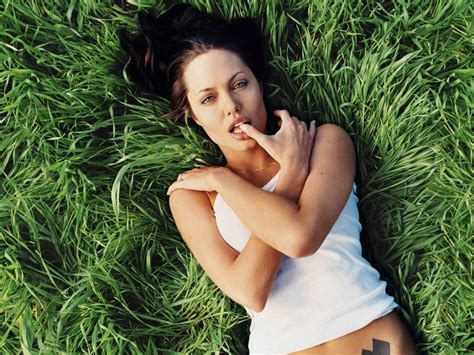 Angelina Jolie Modelling Wallpapers 1600 1200