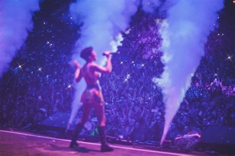 Halsey photoshoot photoshoot ideas daniel caesar celebrity wallpapers drama film scarlett johansson music artists hollywood celebs. Halsey - Manic World Tour en 2020