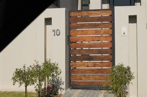 Pagar ini tepat untuk rumah dengan ukuran halaman yang luas maupun tidak luas. Pagar rumah bukan cuma menjadi pengaman bagi rumahmu ...