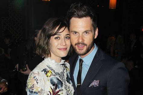 Who Is Lizzy Caplan’s Husband Meet Tom Riley Fitzonetv