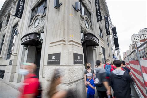 Centre-ville de Montréal | Le magasin phare de Banana Republic ferme ses portes | La Presse