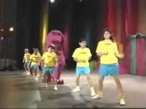 Barney helps the backyard gang put on a special. Barney & The Backyard Gang: Then & Now. - YouTube