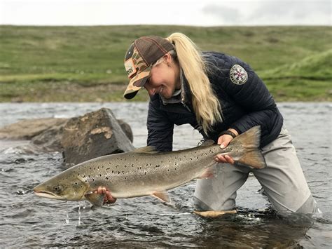 Introducing An Absolute Beginner To Salmon Fishing