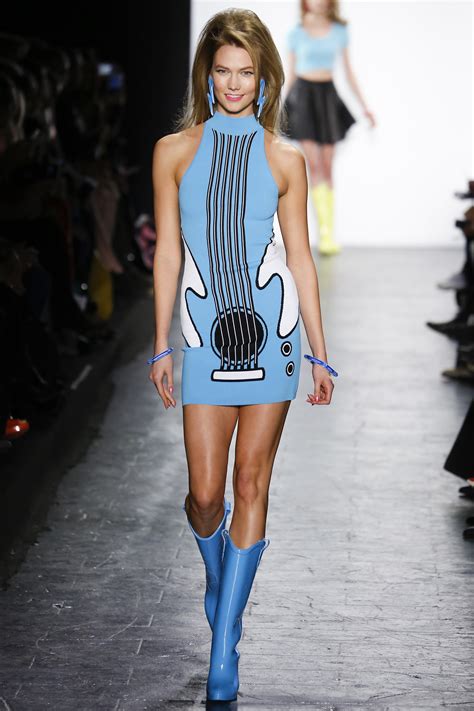 Karlie Kloss Models Beehive Hair In Jeremy Scotts New York Fashion