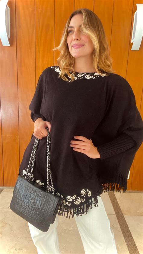 Poncho Boho Chic Preto Lubord Tricot