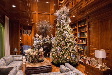 Houstons Most Beautiful And Intense Christmas House 13 Trees