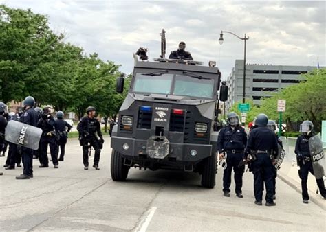 Deadline Detroit Just 39 Of Detroit Cops Have Covid Shots A