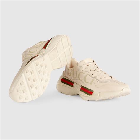 รองเท้าผ้าใบ Mens Rhyton Gucci Logo Leather Sneaker Inหนังสีขาวงาช้าง