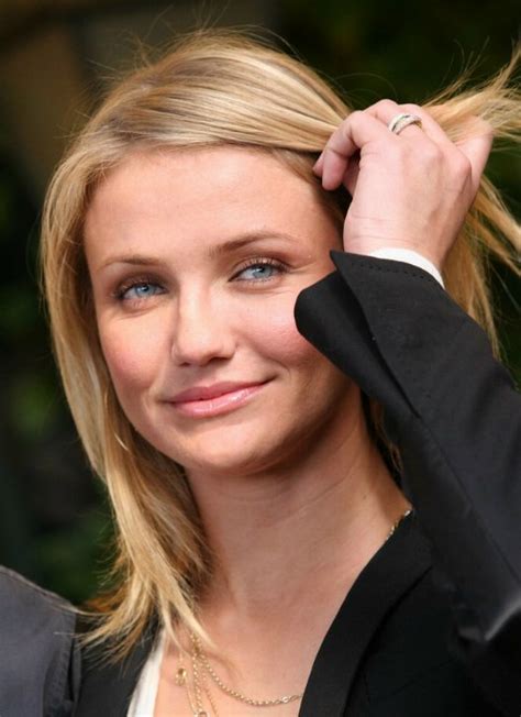 Cameron Diaz Simple Long Hairstyle Suitable For Formal And Informal
