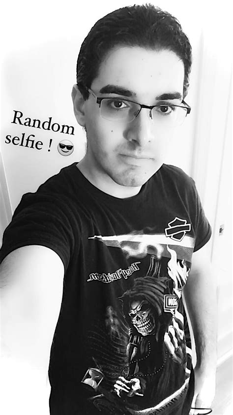 Hello Reddit 👋 M 25 R Selfie