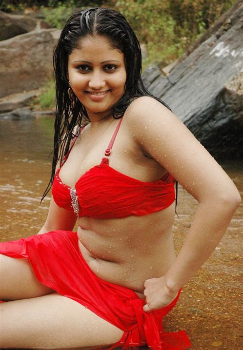 Telugu Entertainment Tamil Actress Amrutha Valli Hot Navel Images