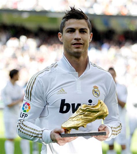 Get it as soon as mon, feb 22. Cristiano Ronaldo fête ses 27 ans